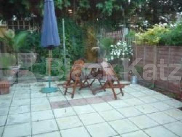 			2 Bedroom, 1 bath, 1 reception Flat			 Brackenbury Road, EAST FINCHLEY N2